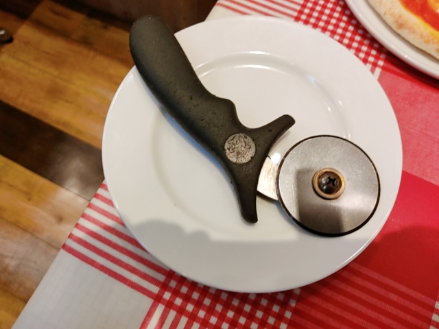 パステルイタリアーナピザ食べ放題カッター