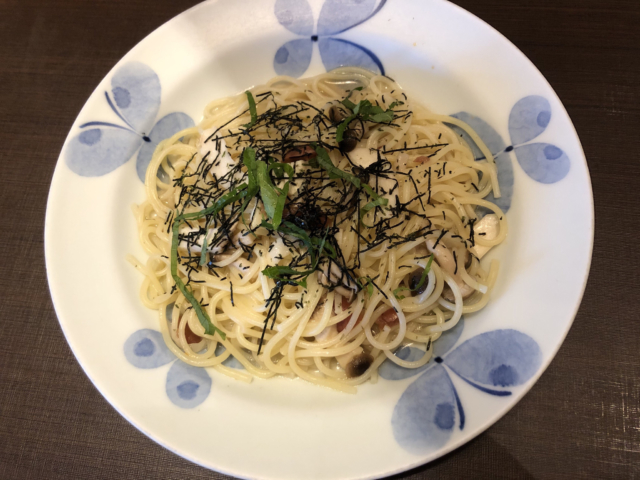 梅肉きのこのオイルパスタ大葉風味