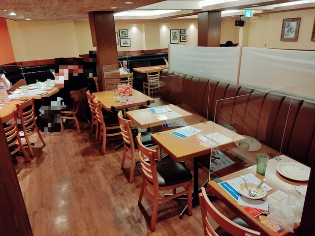 シェーキーズ内観２