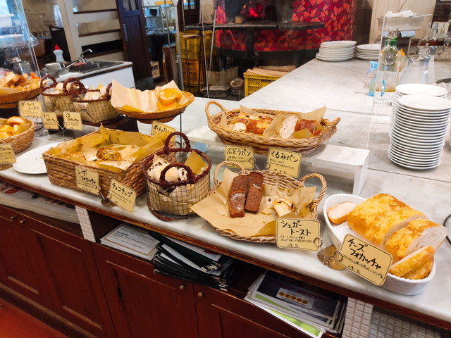 マカロニ市場パン食べ放題メニュー１